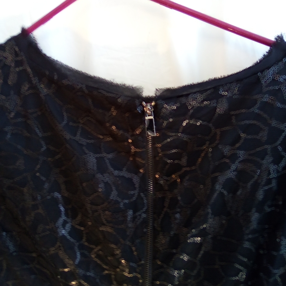 VINCE CAMUTO DRESS - Picture 7 of 7